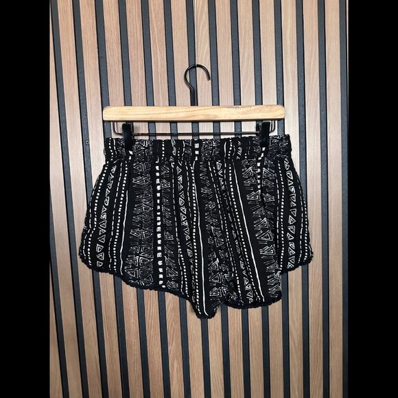 Ecote Shorts Medium Womens Black White Geometric Yarn Hem Aztec Boho - Picture 2 of 7